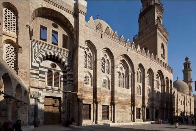 Islamic Cairo Walking Tour: Khan el Khalili, Al-Azhar Mosque - Khan el Khalili, where shopping and street life take over