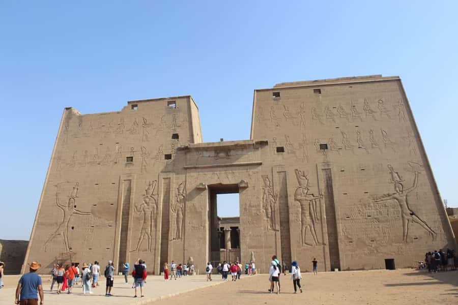 Luxor: 4 Days Nile Cruise with Guided Tours & Abu Simbel - Sailing from Luxor and passing through Esna
