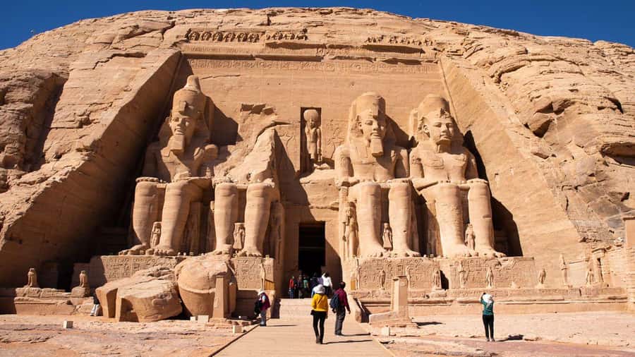 Luxor: Abu Simbel Temple Private Guided Day Trip with Lunch - Private car comfort and the long return