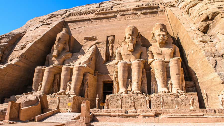 Luxor: Abu Simbel Temple Private Guided Day Trip with Lunch - Meeting the Abu Simbel guide