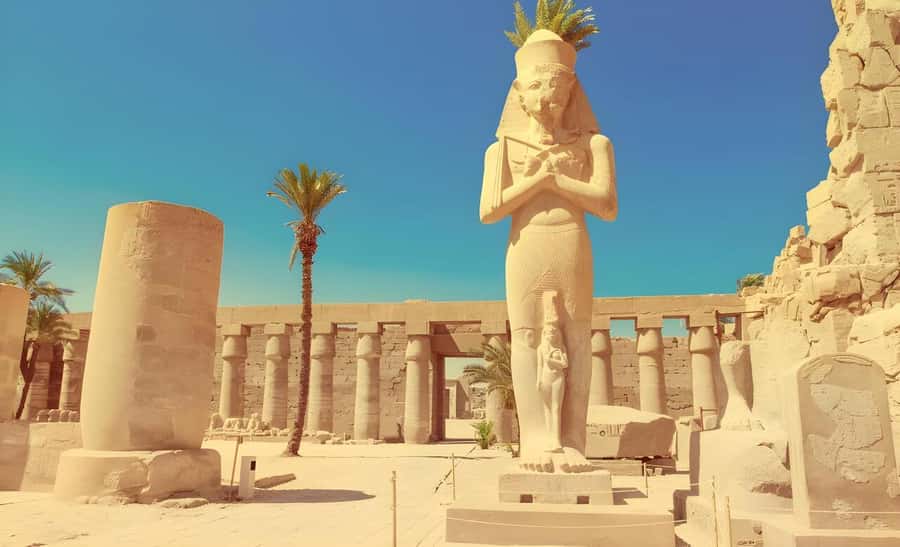 Luxor Day Trip from Hurghada Small Group & Tutankhamun Tomb - Colossi of Memnon: a quick first look