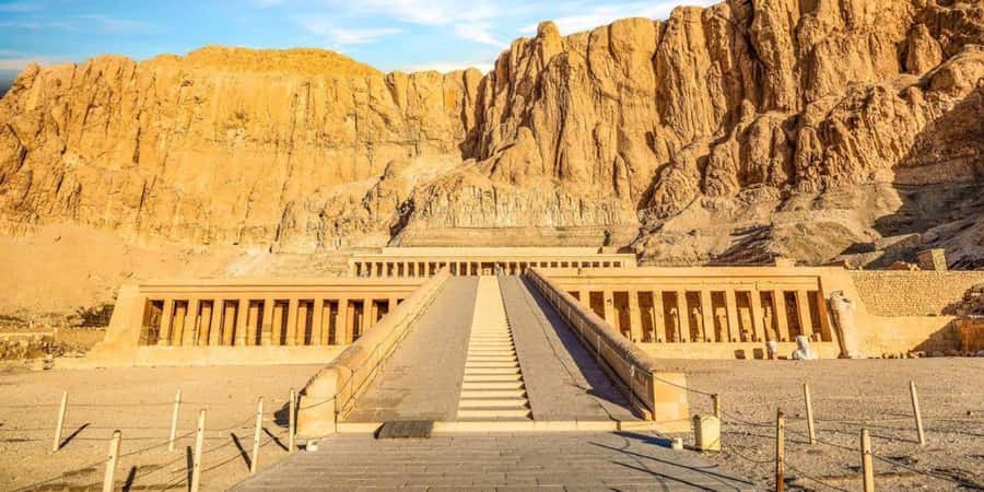 Luxor Day Trip from Hurghada Small Group & Tutankhamun Tomb - Hatshepsut’s temple and the story of a woman pharaoh
