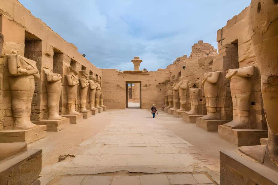 Luxor Day Trip from Hurghada Small Group & Tutankhamun Tomb - The 4.5-hour minivan ride from Hurghada or Safaga