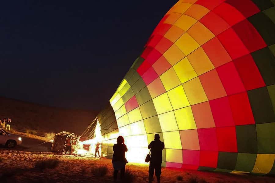 Luxor: Deluxe Sunrise Hot Air Balloon - Preparing beside the balloon