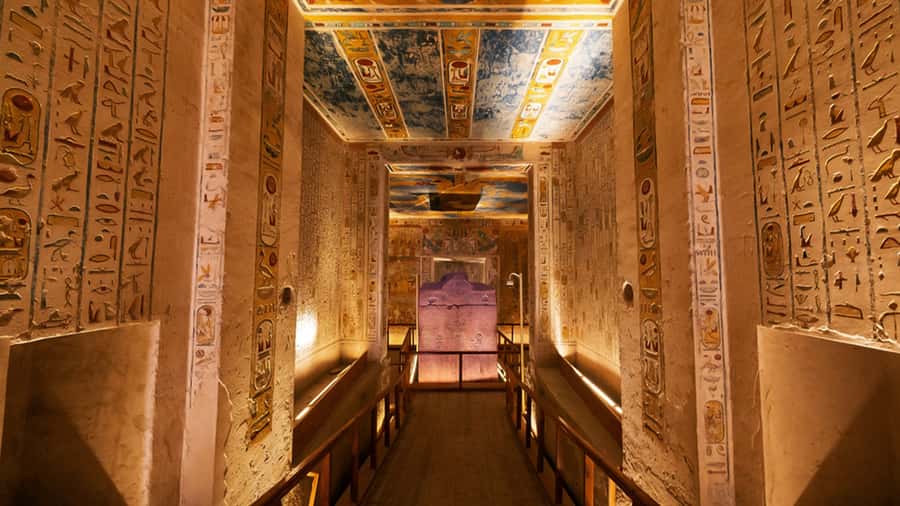 Luxor: Medinet Habu, Deir el-Medina & Valley of Queens Tour - Deir el-Medina brings the royal tombs down to earth
