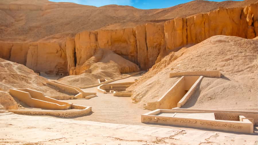 Luxor: Medinet Habu, Deir el-Medina & Valley of Queens Tour - Three hours, private transport, and the real pace