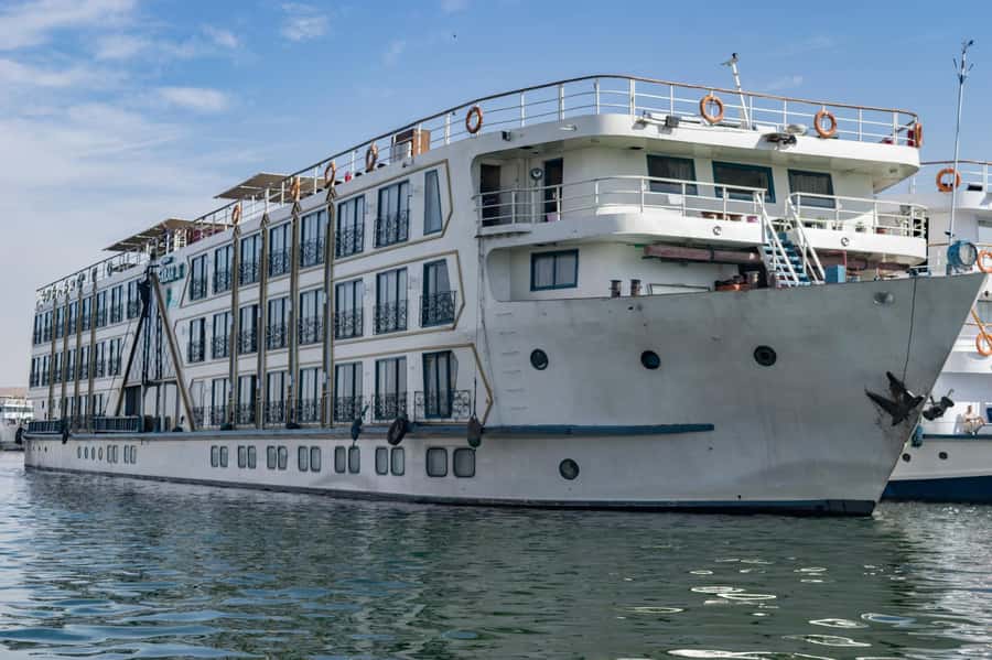 Luxor: One-night Nile Cruise to Aswan with Transfer - Guides and temple visits need separate planning