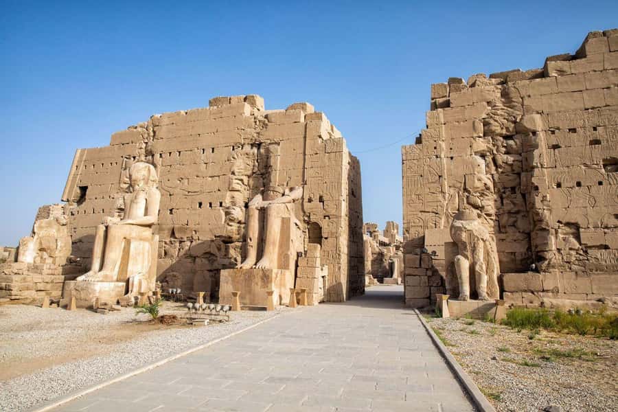 Luxor: Private Full-Day Luxor Highlights Tour with Pickup - Lunch between the West and East Banks