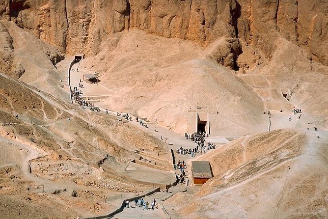 Luxor Private Full-Day Tour: Discover the East and West Banks of the Nile - What the guide and vehicle add to the day