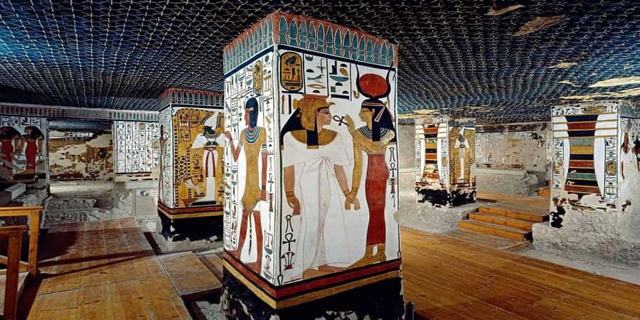 Luxor: Valley of the Kings and Queens Guided Tour with Lunch - Transport, timing, and group size