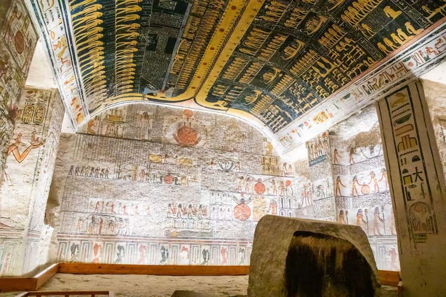 Luxor: West and East Banks All-Inclusive Tour & Balloon Ride - The Colossi of Memnon in a short stop