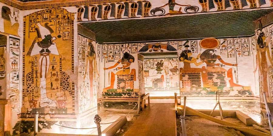 Luxor: West Bank Kings and Queens All-Inclusive Tour & Lunch - Valley of the Kings: painted chambers and smart choices