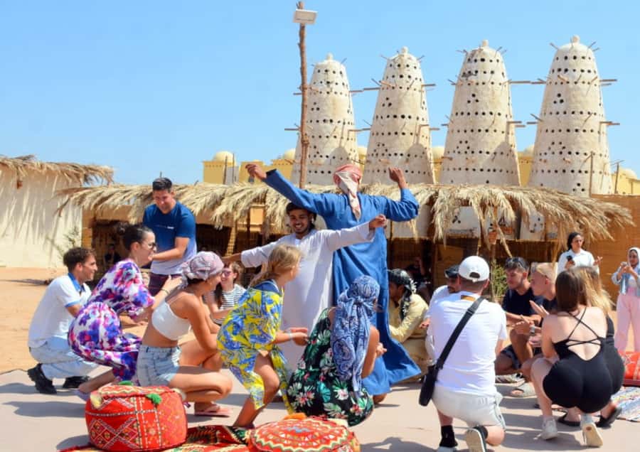 Makadi Bay: BADU Luxury Bedouin Dinner Experience & Stargaze - Bedouin tea, coffee, and karkade on arrival