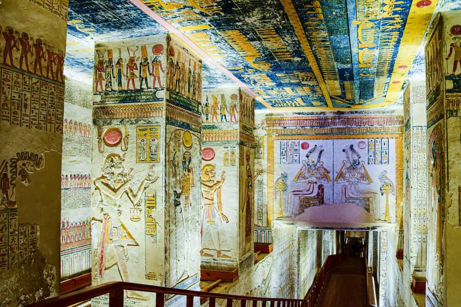 Makadi Bay: Luxor Private Tour Kings Valley and Hatshepsut - Valley of the Kings: tombs below the Theban hills