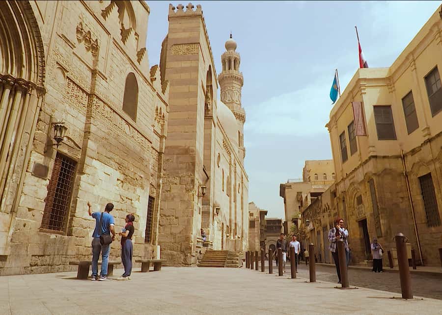 Old Cairo Guided Walk Tour: History, Culture & Street Bites - Al-Hussein Mosque and a quieter pause