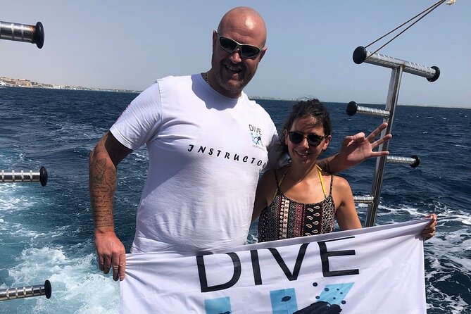 PADI Advanced Diving Course in Hurghada - Learn Scuba Diving - Day one: navigation, depth, and your first choice