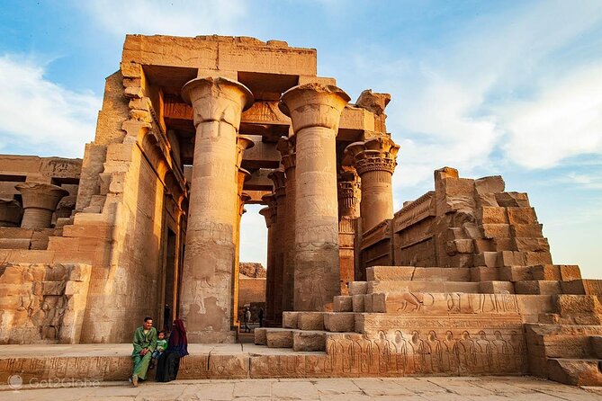 Private 6-Days Egypt Tour Package with Nile Cruise by Flights - Day 3: Flying to Luxor and boarding the Nile ship