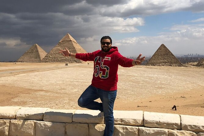 Private Cairo and Pyramids Tour with an Egyptologist Guide - What the guide adds to the day