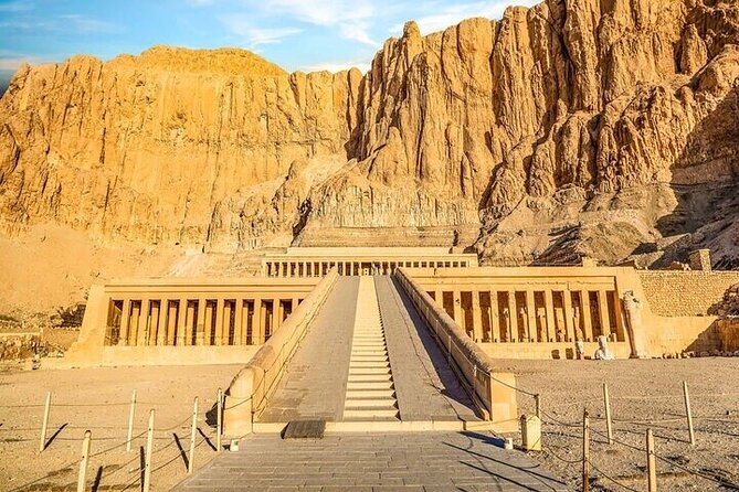 Private Day from Cairo to Luxor by plane with hotel,balloon,west,east and lunch - Is $330 a fair price?