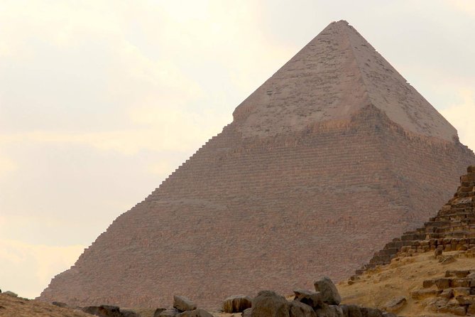 Private Day Tour Giza Pyramids, Sphinx, Memphis, and Saqqara - Memphis connects the monuments to a capital city