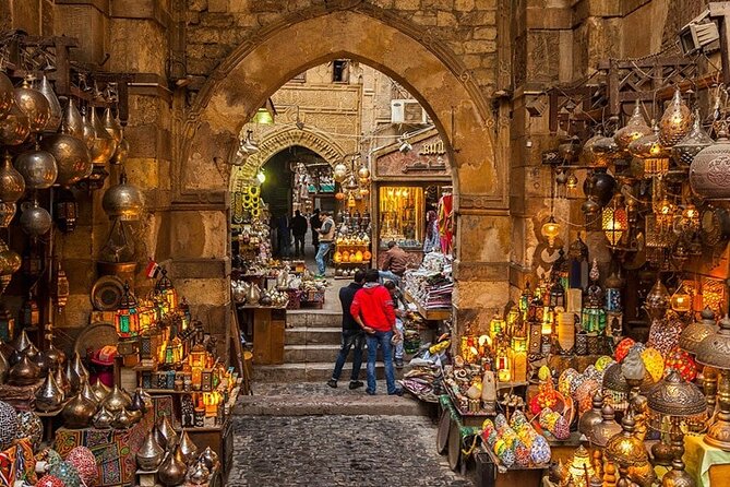 Private Day Tour Pyramids of Giza, Egyptian Museum and Bazaars - Koshary and the value of a private vehicle