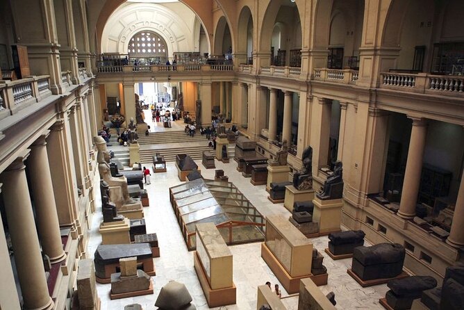 Private Day Tour Pyramids of Giza, Egyptian Museum and Bazaars - How the private guiding shapes the day