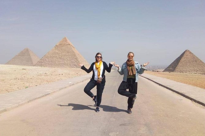 Private Full-Day Tour Visiting Giza Pyramids, Egyptian Museum and Old Market - The Sphinx and the valley temple