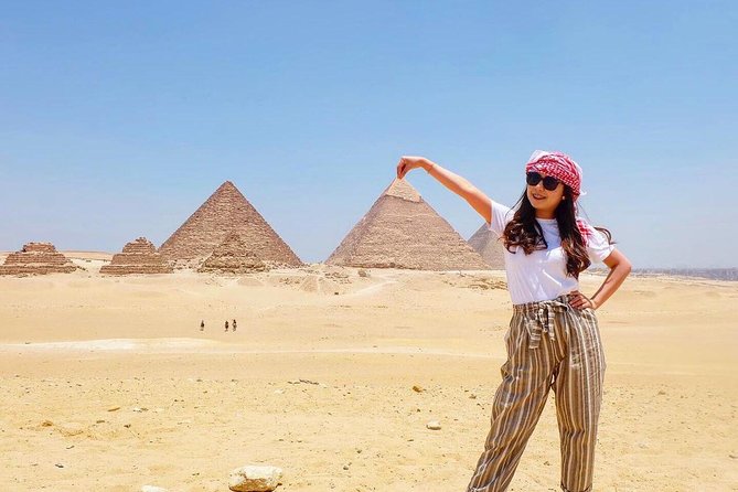 Private Full-Day Tour Visiting Giza Pyramids, Egyptian Museum and Old Market - At Giza, the pyramids become real