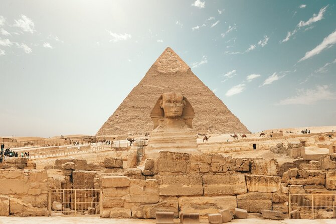 Private Giza Pyramids & Sphinx Day Tour with Lunch from Cairo - The Giza Plateau and the wide pyramid view