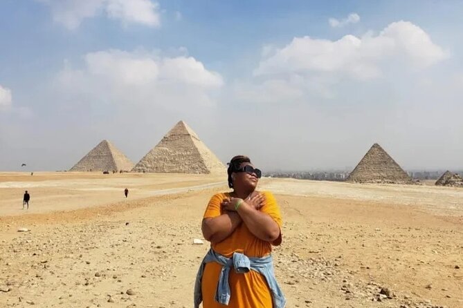 Private guide's trip to Giza pyramids, Great sphinx valley temple - Comparing Khufu and Khafre