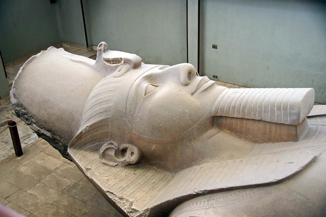 Private pyramids tour to Giza pyramids Sphinx Dahshur Sakkara & Memphis - Giza and the Sphinx: the big first impression