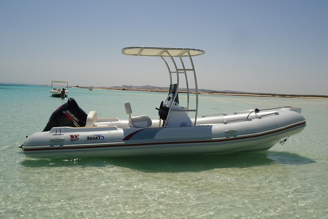 Private Speed Boat Trip In Hurghada - Food, shade, and the useful extras