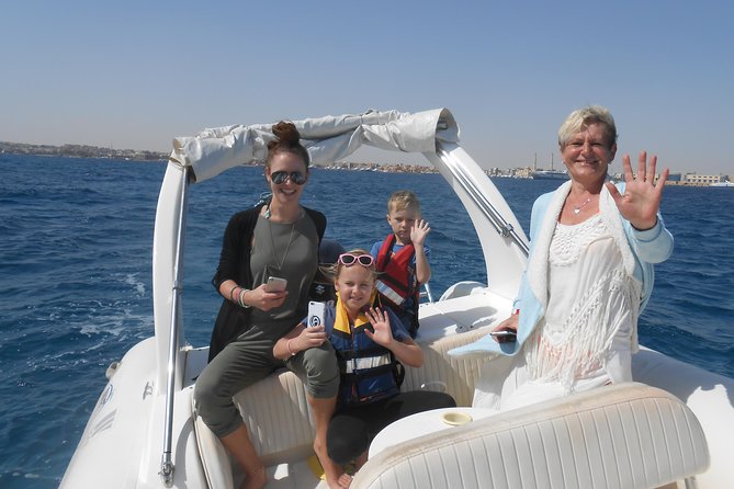 Private Speedboat Tour From Hurghada - What the crew and boat add