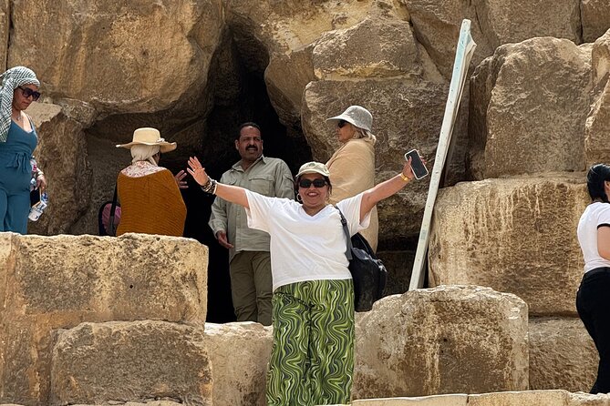 Private tour Giza Pyramids ,sphinx & camel ride all included - Lunch with a pyramid view