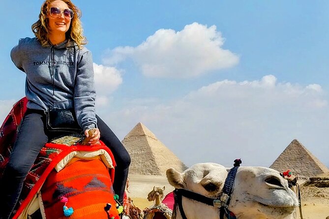 Private Tour Giza Pyramids Wonders All inclusive - Menkaure: the smallest pyramid with a different feel