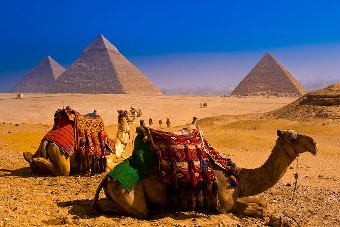 Private Tour Pyramids of Giza and Sphinx from Giza - The full pyramid view from the Giza Plateau