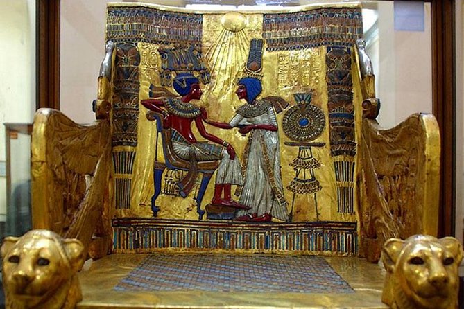 Private tour to Giza Pyramids, Sphinx and Egyptian Museum - The Sphinx and the valley below