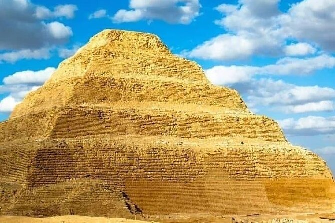 Private Tour to Giza Pyramids Sphinx Memphis and Saqqara - Khufu, Khafre, and Menkaure at Giza