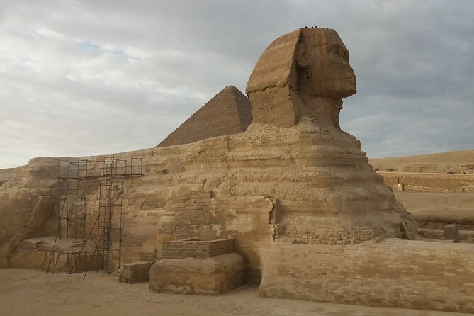 Private Tour to Giza pyramids Sphinx Sakkara and Camel Ridding - A falafel and sugarcane pause in Giza