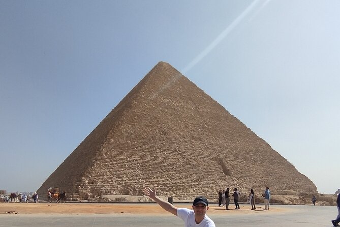 Private Tour To The Great Pyramids and Sphinx with lunch - Seeing the pyramids of Cheops, Chephren, and Menkaure
