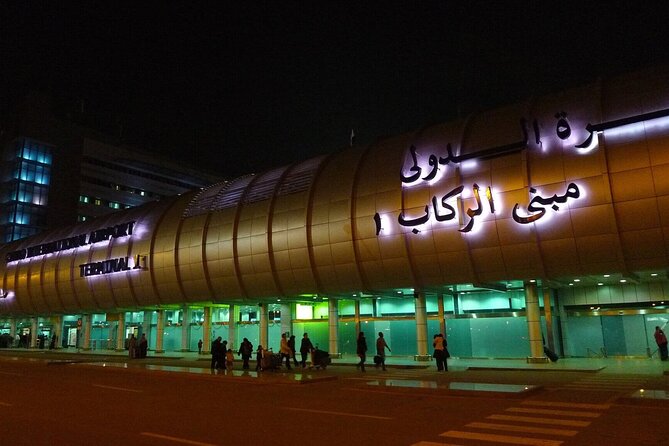 Private Transfer from Cairo international airport & From Hotel - Choosing between the car and the van