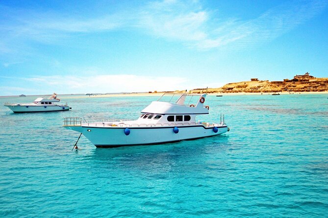 Private Yacht Cruise to Dolphin House with Lunch : Hurghada - Cruising toward Dolphin House