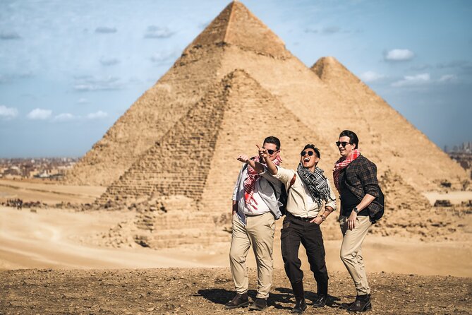 Professional Photo Shoot & Authentic Cairo Walking Tour - A photo session built around the Pyramids