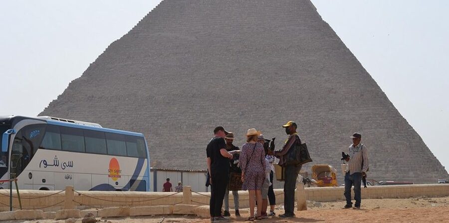Sharm El Sheikh: Great Pyramids, Sphinx, Museum Tour by Bus - Meeting the Sphinx and its watchful expression