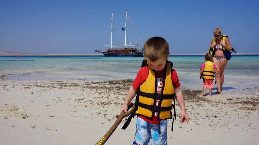 Sharm el-Sheikh: Premium Ras Mohammed & White Island Cruise - Who should book this cruise?