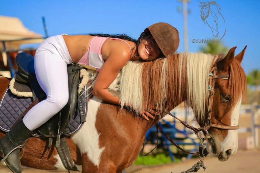Sharm El Shiekh: Beach and City Desert Horse Riding Tour - What the horses and guides add to the experience