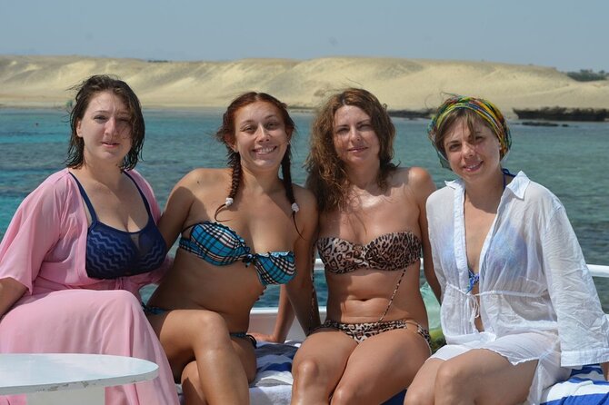 Snorkeling Boat Trip with Dugongs and Turtles in Marsa Alam - Meeting the large Red Sea turtles