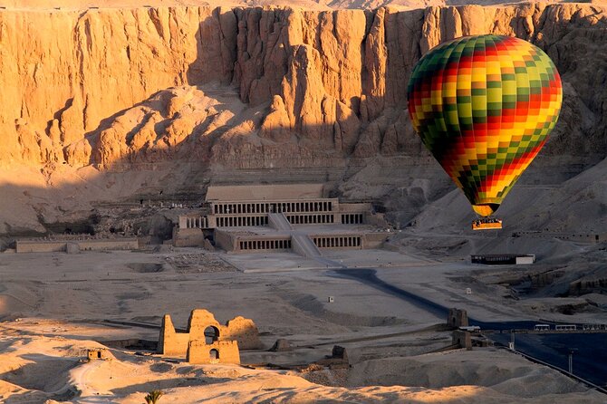 Sunrise Hot Air Balloon Over the Historical sites in Luxor - Why Luxor looks best from a balloon basket