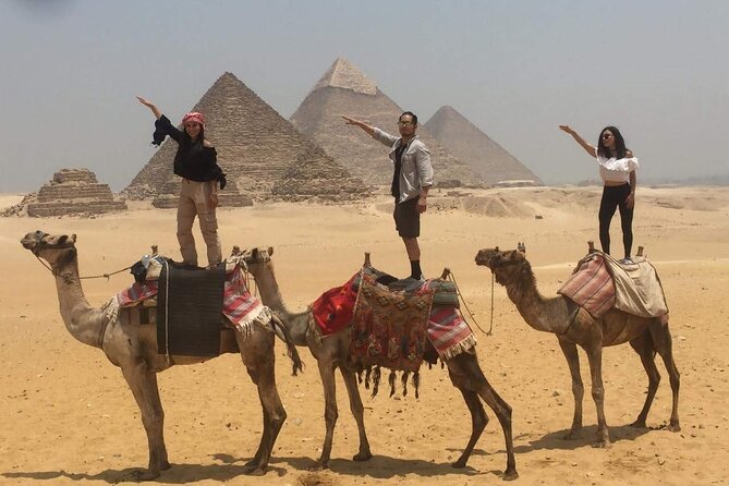 Taxi from the airport to The pyramids of Giza - Why this airport transfer can save your first day