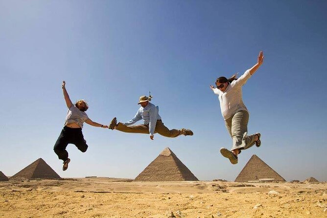 Taxi from the airport to The pyramids of Giza - Meeting your representative at Cairo International Airport